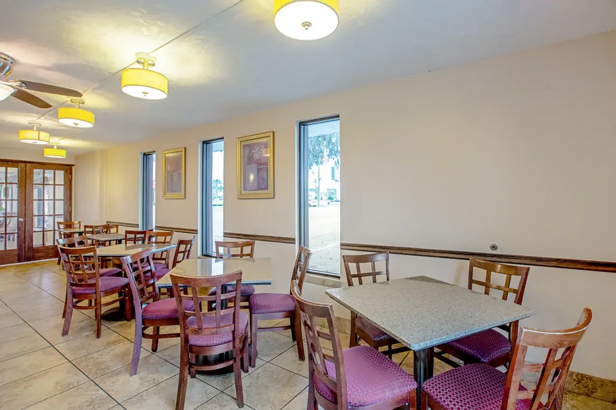 More Photos Of 6819 N Us-129, Live Oak Hotel For Sale
