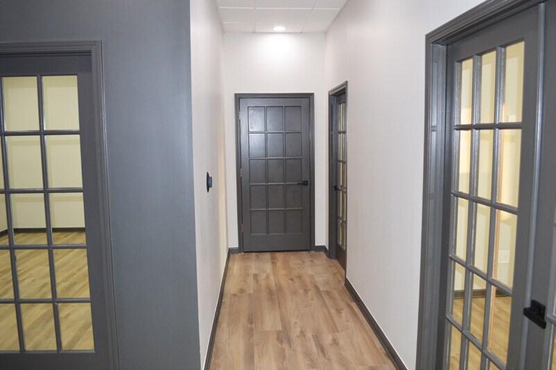 More Photos Of 55931-55951 Gratiot Ave, Chesterfield Office For Lease