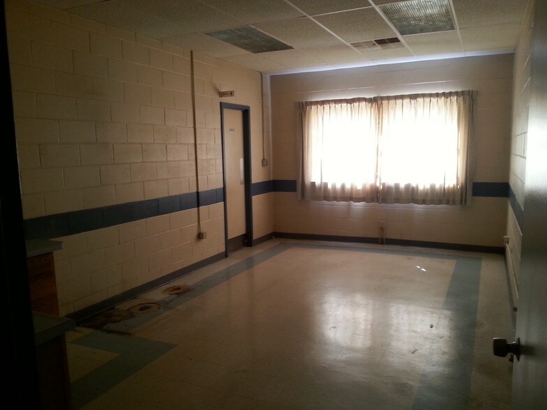 More Photos Of 5520 McDermott Dr, Berkeley Warehouse For Sale