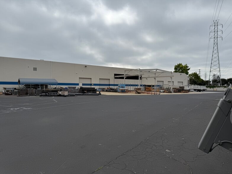 More Photos Of 1301 Laurelwood Rd, Santa Clara Manufacturing For Lease