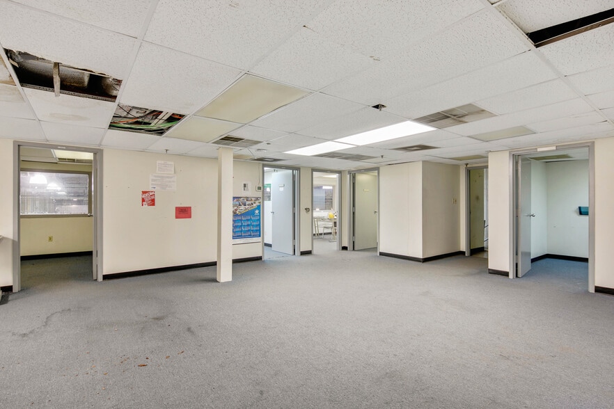 More Photos Of 3036 Gillespie St, Fayetteville Manufacturing For Lease