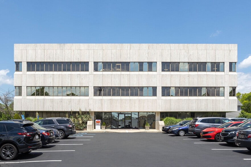 More Photos Of 2 Roosevelt Ave, Syosset Medical For Lease