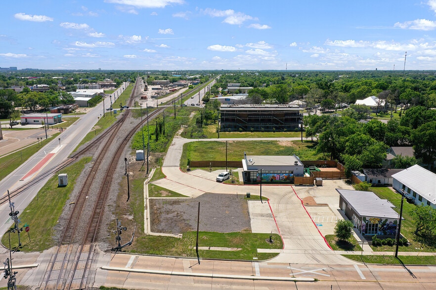 More Photos Of 103 W 32nd St, Bryan Freestanding For Sale