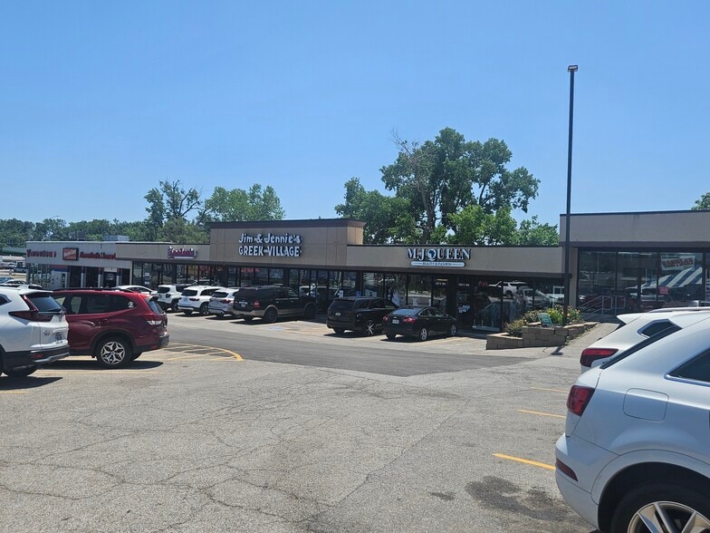 Primary Photo Of 3022-3044 N 90th St, Omaha General Retail For Lease