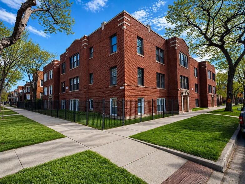 Primary Photo Of 7151 S King Dr, Chicago Apartments For Sale