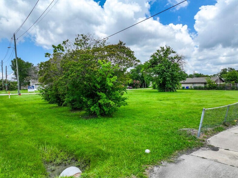 More Photos Of 604 E Broad St, Forney Office Residential For Sale
