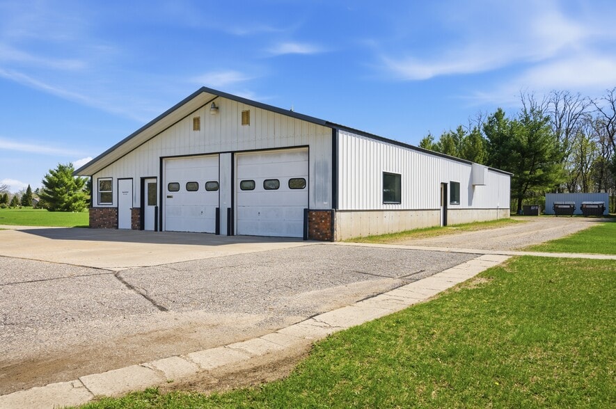 Primary Photo Of 4182 Highway 23, Wisconsin Dells Manufacturing For Sale