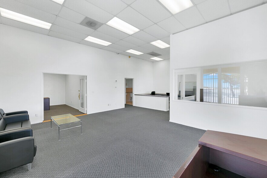 More Photos Of 2660 Pearblossom Hwy, Palmdale Office Residential For Sale