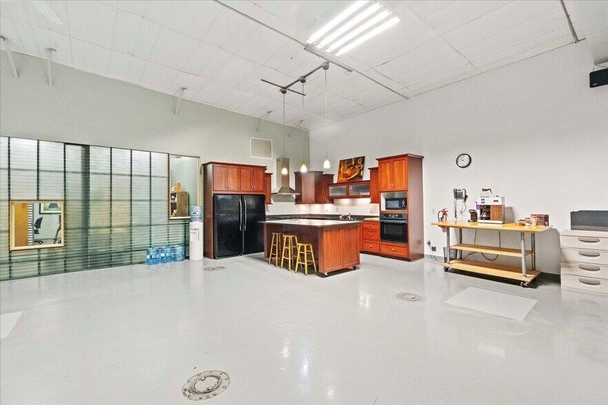 More Photos Of 1225 Greenway Cross, Madison Flex For Sale