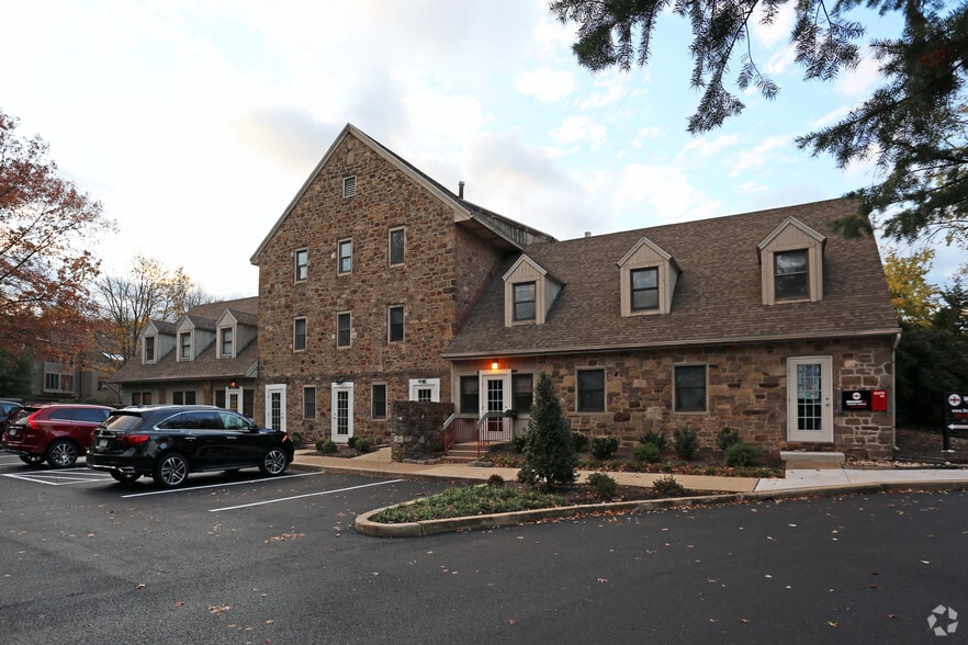 More Photos Of 2 Village Rd, Horsham Township Office For Lease