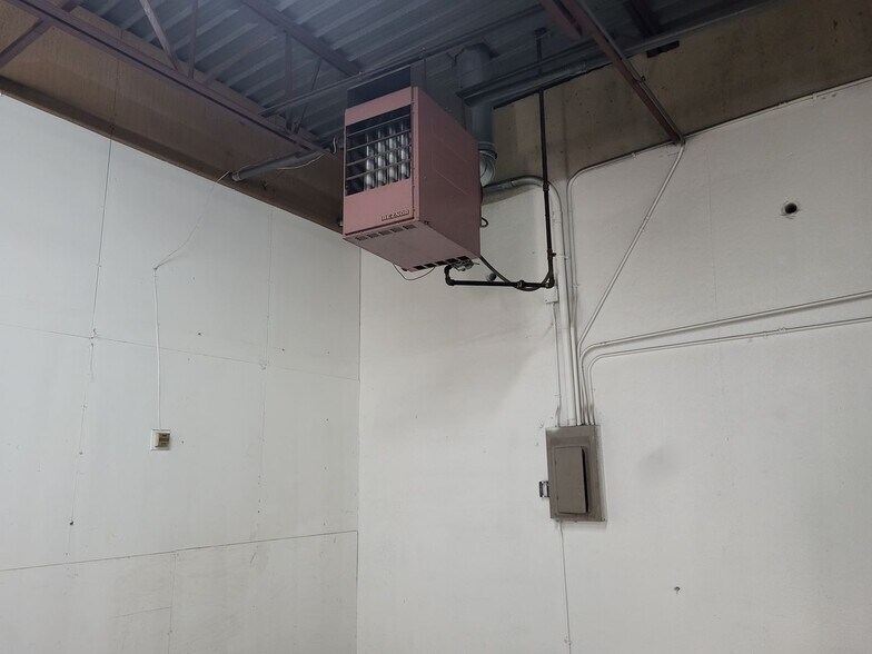 More Photos Of 7112 NW Melrose Ln, Oklahoma City Manufacturing For Lease