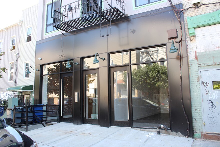 More Photos Of 12 Belvidere St, Brooklyn Apartments For Lease