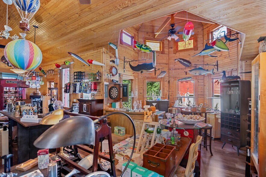 More Photos Of 310 N Mound St, Nacogdoches Flex For Sale