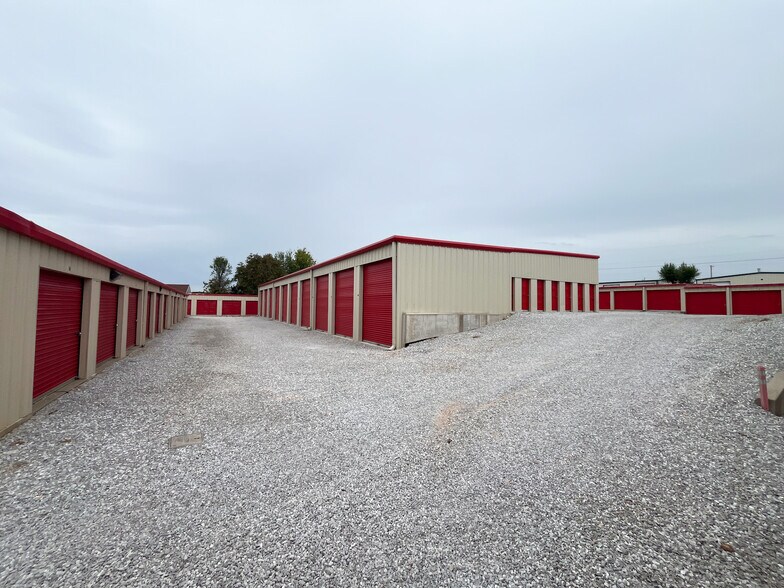 More Photos Of 1342 N Robin St, Nixa Self Storage For Sale