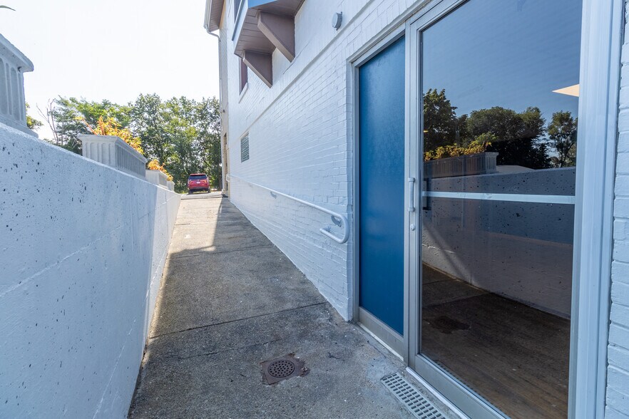 More Photos Of 2120 Freeport Rd, New Kensington Office For Lease