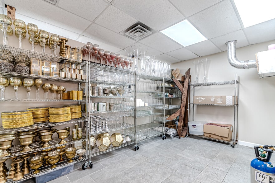 More Photos Of 16522-16536 Park Row, Houston Light Distribution For Lease