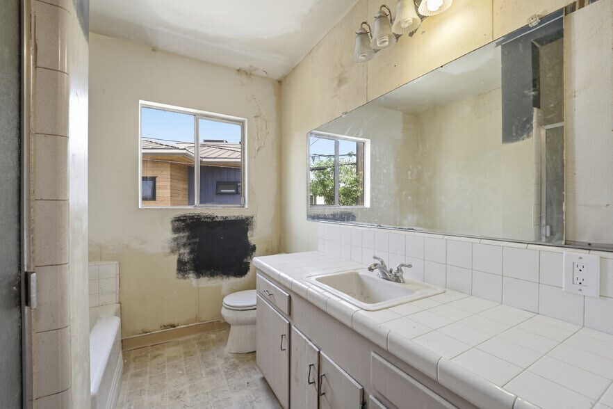 More Photos Of 915 W Olive Ave, Burbank Office For Sale