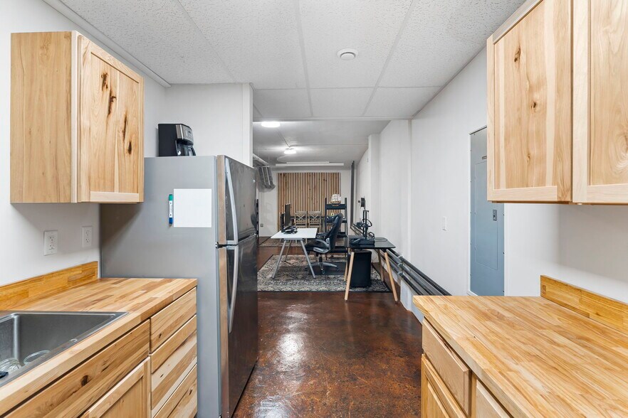 More Photos Of 324 Park Central W, Springfield Office For Lease