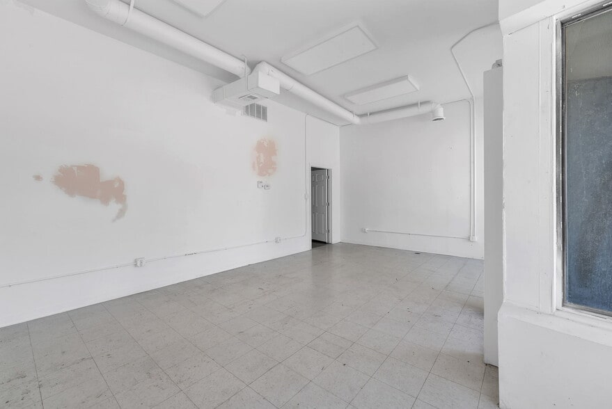 More Photos Of 16906 E Nine Mile Rd, Eastpointe Storefront For Sale