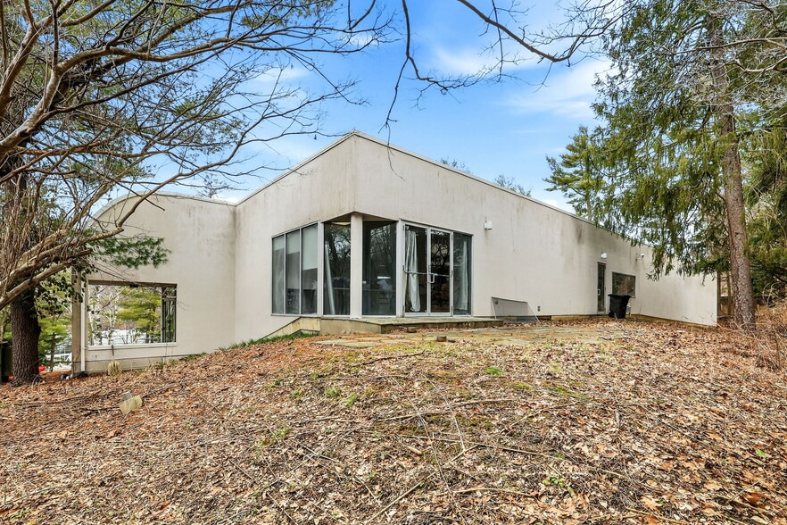 More Photos Of 140 Old Saw Mill River Rd, Hawthorne Research And Development For Sale