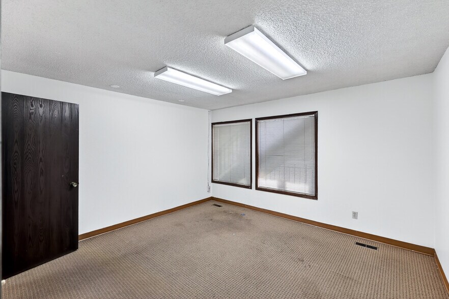 More Photos Of 524 N Mullan Rd, Spokane Loft Creative Space For Sale