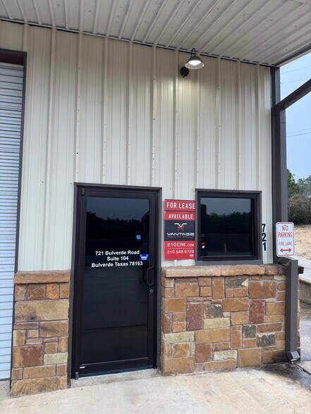 More Photos Of 721 Bulverde Rd, Bulverde Freestanding For Lease