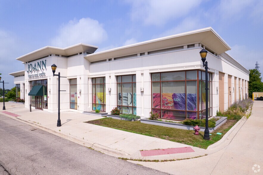 More Photos Of 2391 County Line Rd, Algonquin Freestanding For Lease