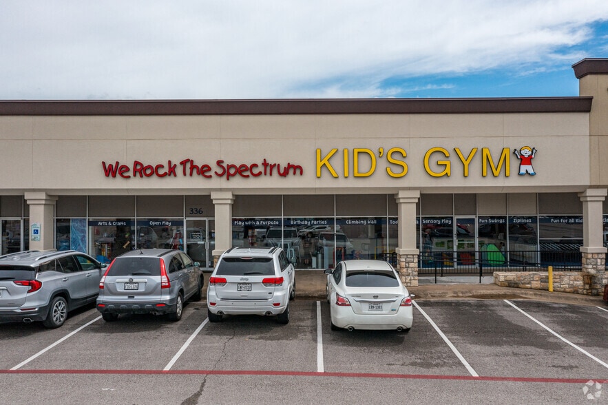 More Photos Of 11722 Marsh Ln, Dallas Storefront For Lease