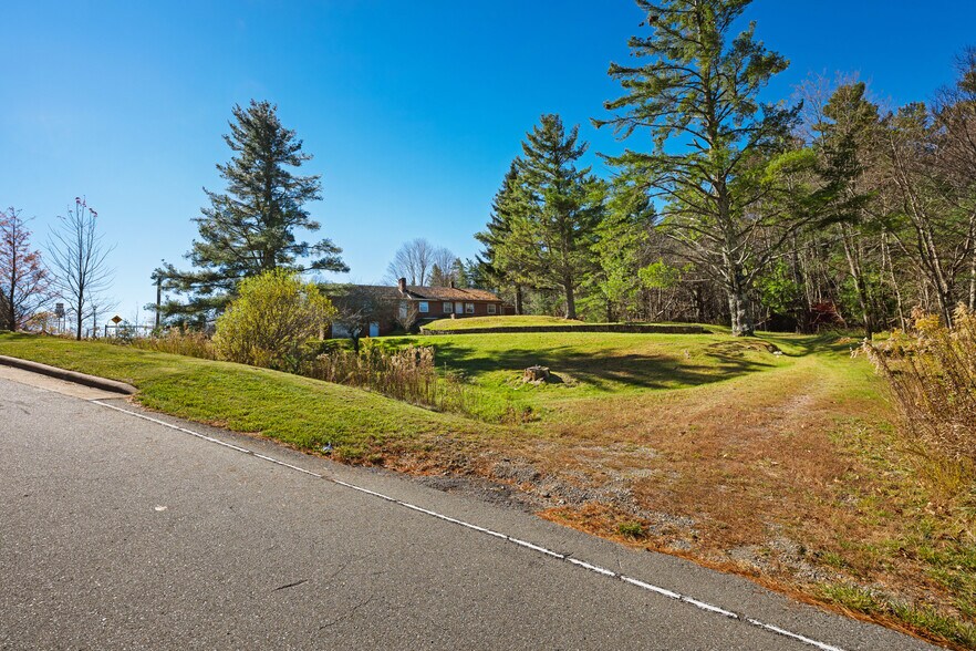More Photos Of 986 Ransom St, Blowing Rock Land For Sale