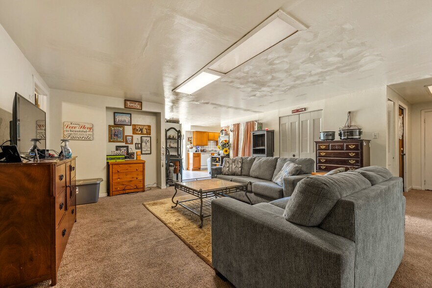 More Photos Of 416 State St, Trinidad Flex For Sale