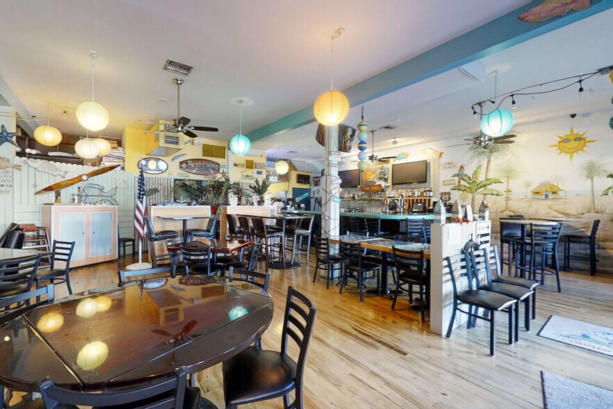 More Photos Of 1931 Old Dixie Hwy, Vero Beach General Retail For Sale
