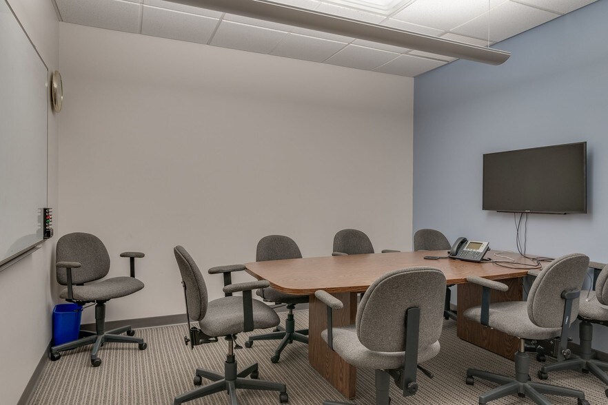 More Photos Of 3825 Columbus Rd, Granville Business Park For Lease