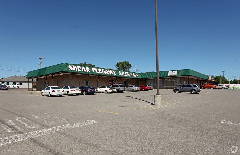 Primary Photo Of 2121 Wilma Rudolph Blvd, Clarksville General Retail For Lease