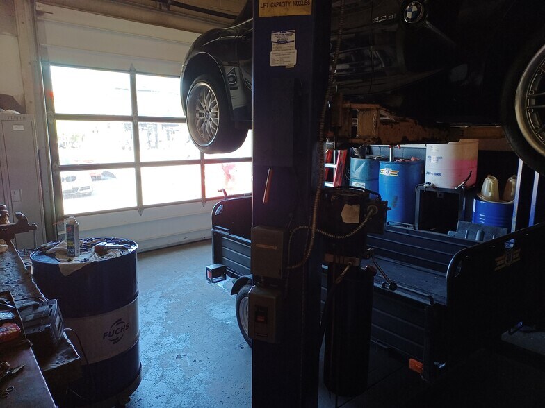 More Photos Of 1380 Wellington St W, Ottawa Auto Repair For Sale