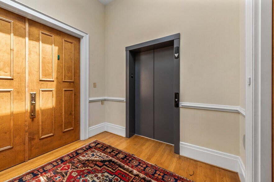 More Photos Of 2411 E Franklin St, Richmond Apartments For Lease