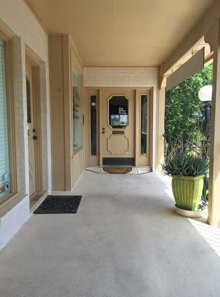 More Photos Of 1202 Lakeway Dr, Lakeway Office For Lease