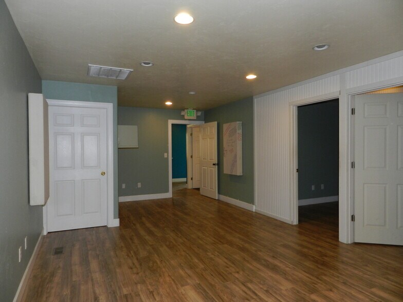 More Photos Of 1541 Ogden Rd, Montrose Medical For Lease