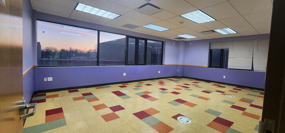 More Photos Of 1 Michael Ave, Farmingdale Office For Lease