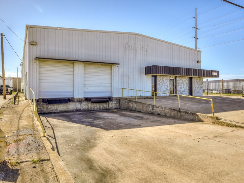 More Photos Of 10910 E 55th Pl, Tulsa Manufacturing For Sale