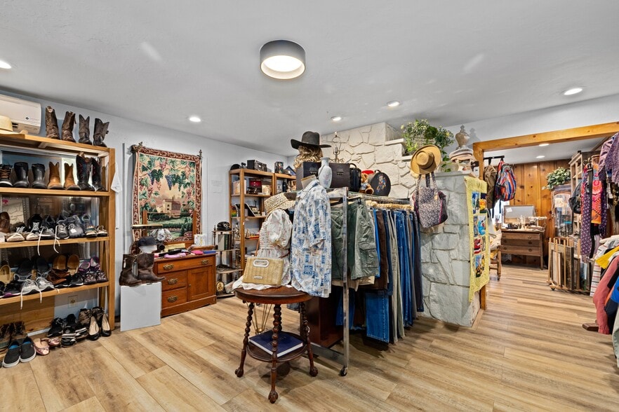 More Photos Of 2562 Alpine Blvd, Alpine Storefront Retail Residential For Sale