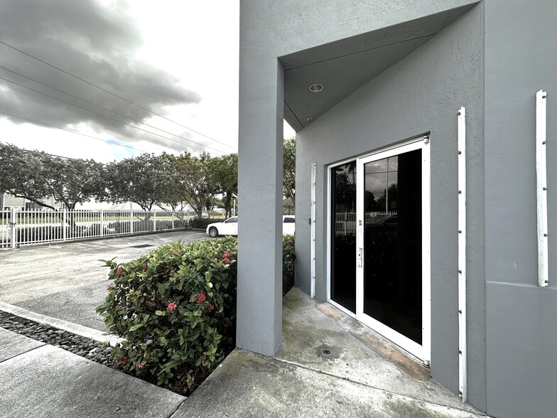 More Photos Of 3300 NW 112th Ave, Miami Light Manufacturing For Lease