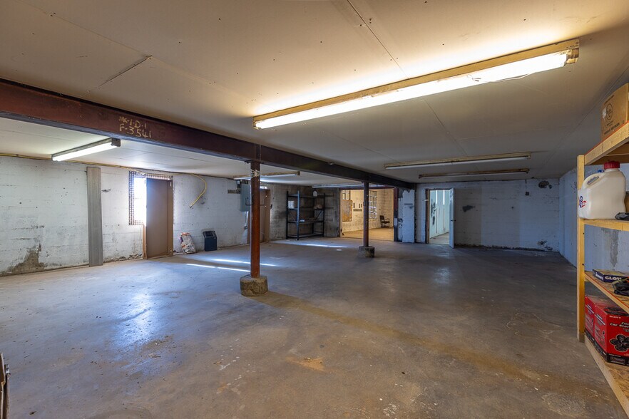 More Photos Of 27 S Broadway, Cortez Flex For Sale