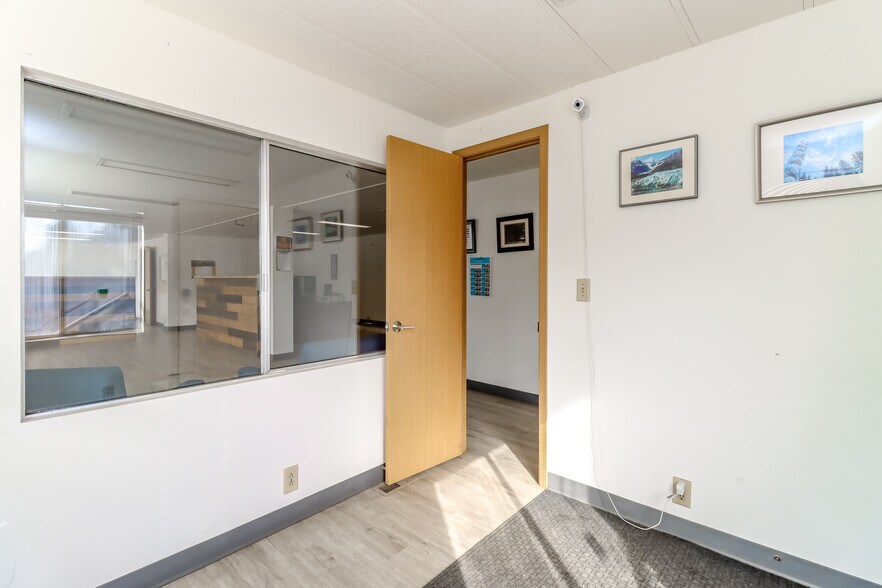 More Photos Of 1710 6th St, Bremerton Office For Sale