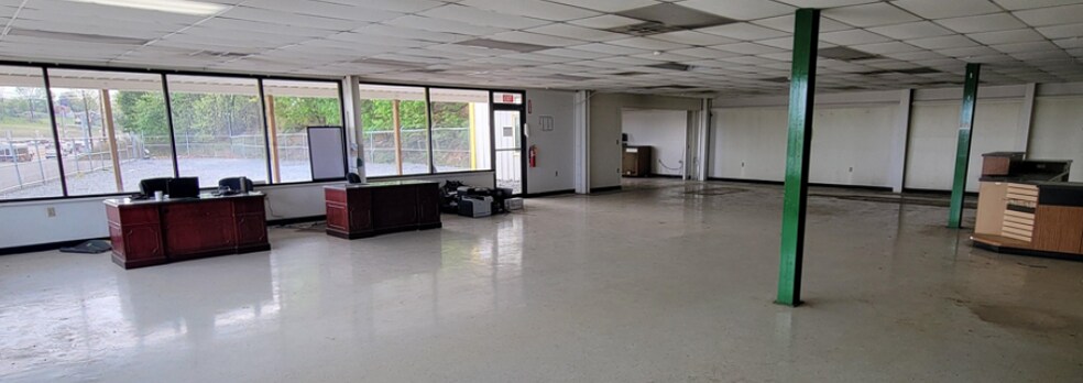 More Photos Of 8011 Paxton St, Harrisburg Flex For Sale