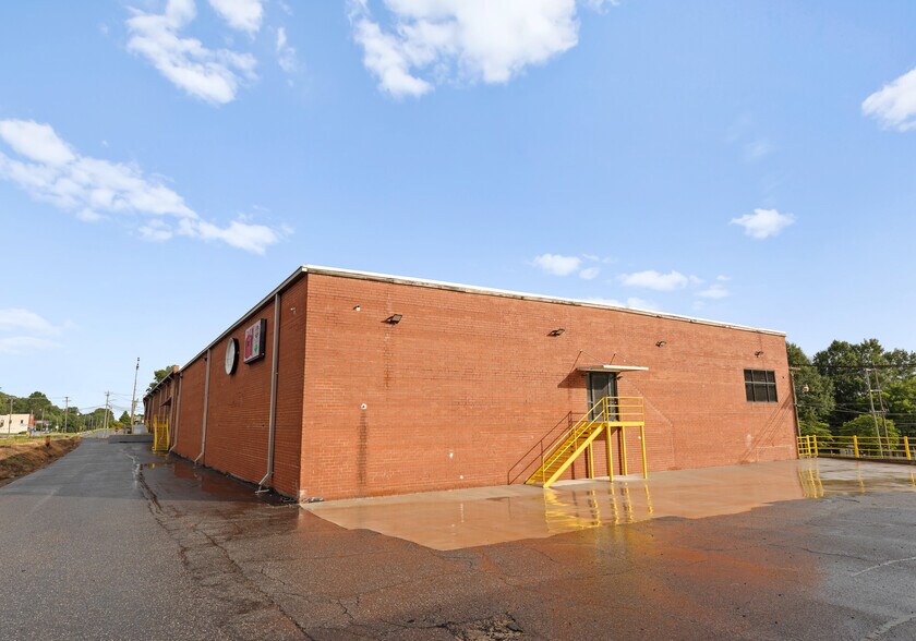 More Photos Of 1 S Main St, Granite Falls Warehouse For Sale