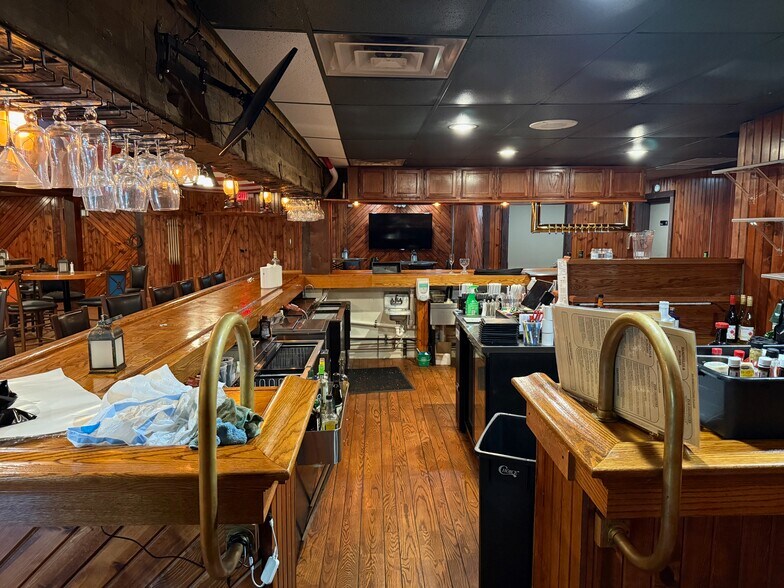 More Photos Of 42087 State Route 154, Lisbon Restaurant For Lease