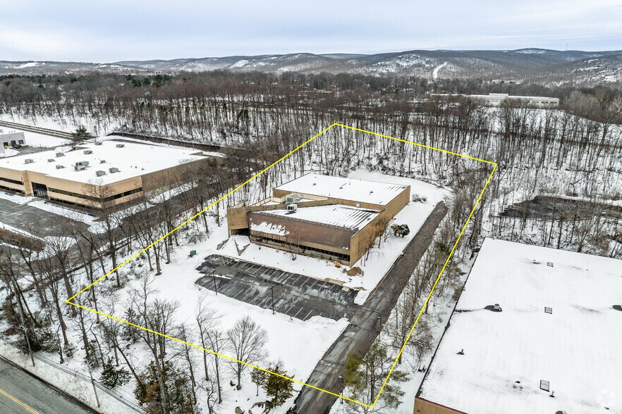 Primary Photo Of 500 Corporate Dr, Mahwah Flex For Sale