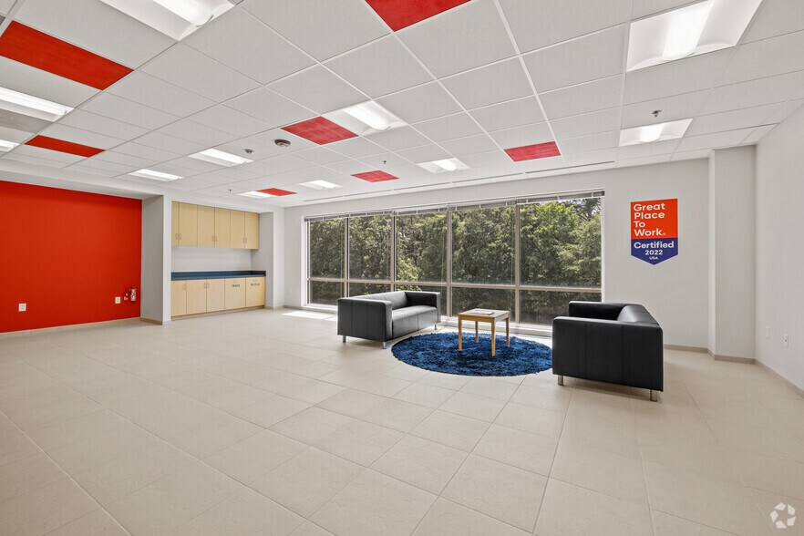 More Photos Of 555 S Independence Blvd, Virginia Beach Office For Lease