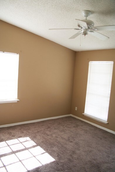 More Photos Of 128 Douglas Rd W, Oldsmar Apartments For Sale