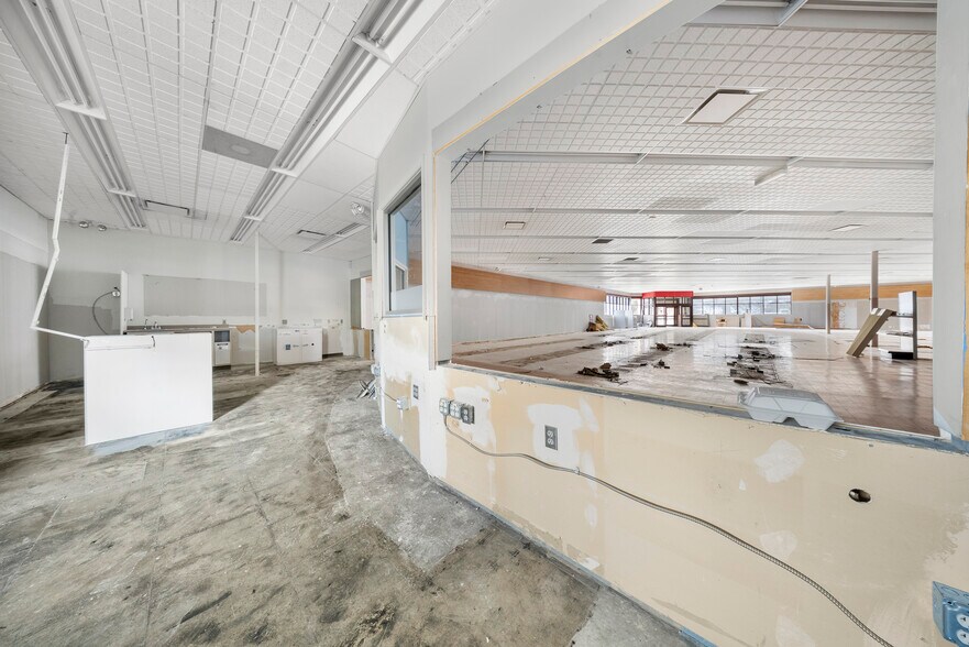 More Photos Of 60 Business US 23 N, Louisa Freestanding For Lease